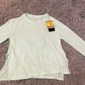 Soft and breathable athletic long sleeved shirt